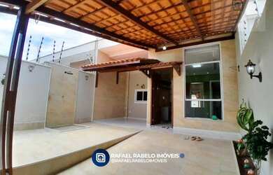 Imagem: A casa possui 3 Dormitórios, 2 Banheiros, 1 Vaga na garagem