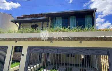 Imagem: A casa possui 4 Dormitórios, 4 Banheiros, 4 Vagas na garagem