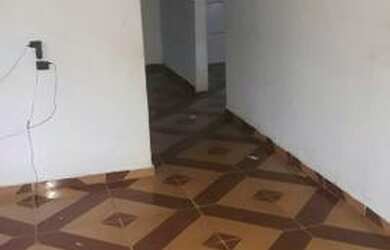 Imagem: A casa possui 3 Dormitórios, 1 Banheiro, 3 Vagas na garagem