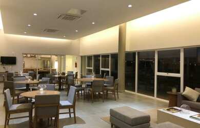 Imagem: A casa em condomínio possui 4 Dormitórios, 5 Banheiros, 4