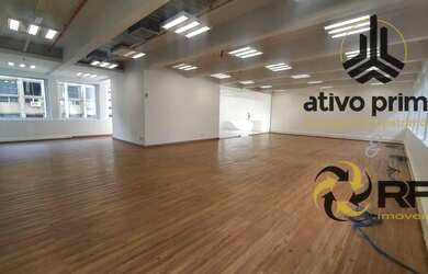 Imagem: O depósito possui 3 Vagas na garagem, 180m² de Área e está