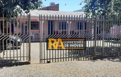 Imagem: A casa possui 2 Dormitórios, 1 Banheiro, 2 Vagas na garagem