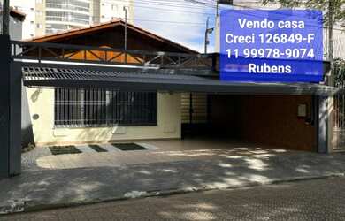 Imagem: A casa possui 3 Dormitórios, 3 Banheiros, 4 Vagas na garagem