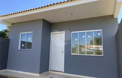 Imagem: A casa possui 3 Dormitórios, 1 Banheiro, 3 Vagas na garagem