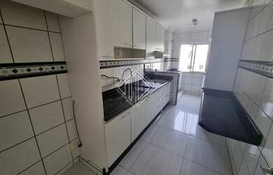 Imagem: O apartamento possui 3 Dormitórios, 1 Banheiro, 1 Vaga na garagem