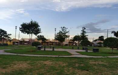 Imagem: A casa em condomínio possui 3 Dormitórios, 1 Banheiro, 2 Vagas