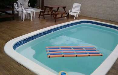 Imagem: A casa possui 2 Dormitórios, 4 Vagas na garagem e está localizado