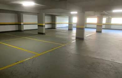 Imagem: O depósito possui 5 Vagas na garagem, Imóvel novo e está