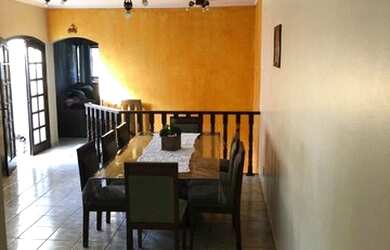 Imagem 4: CASAJUNDIAÍ. Área de serviço, 211m² de Área, 4 Vagas na garageme2...