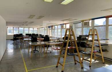 Imagem: O depósito possui 3 Vagas na garagem, 448m² de Área, Imóvel