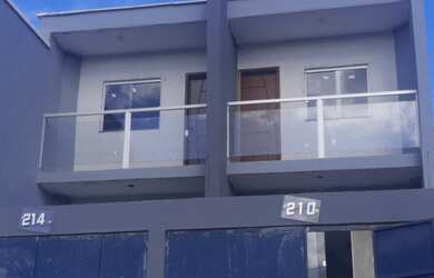 Imagem: A casa possui 2 Dormitórios, 2 Banheiros, 2 Vagas na garagem