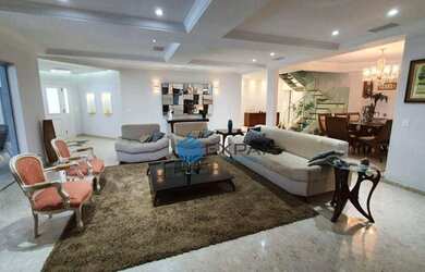 Imagem: A casa em condomínio possui 5 Dormitórios, 5 Banheiros, 5