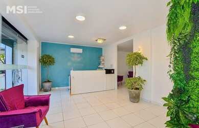 Imagem: O depósito possui 4 Vagas na garagem e 200m² de Área e está