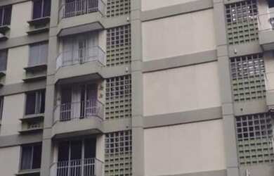 Imagem: O apartamento possui 2 Dormitórios, 1 Banheiro, 2 Vagas na