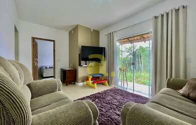 Imagem: A casa possui 2 Dormitórios, 2 Banheiros, 2 Vagas na garagem