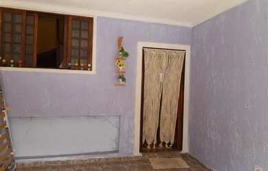 Imagem: A casa possui 2 Dormitórios, 2 Banheiros, 1 Vaga na garagem