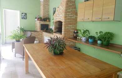 Imagem: A casa em condomínio à venda possui 3 Dormitórios, 5 Banheiros