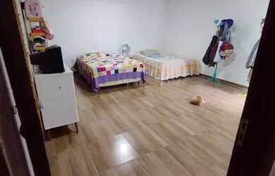 Imagem: A casa possui 3 Dormitórios, 3 Vagas na garagem e está localizado