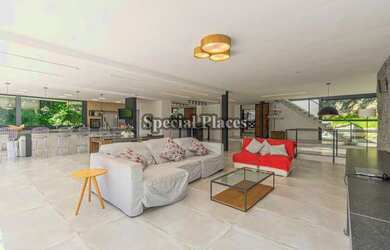 Imagem 13: Belíssima! Projeto contemporâneo em meio a natureza!