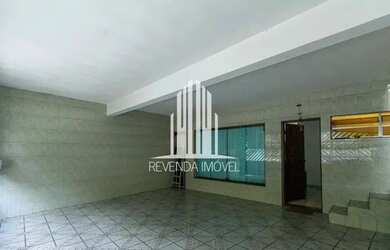 Imagem: A casa possui 3 Dormitórios, 2 Banheiros, 3 Vagas na garagem