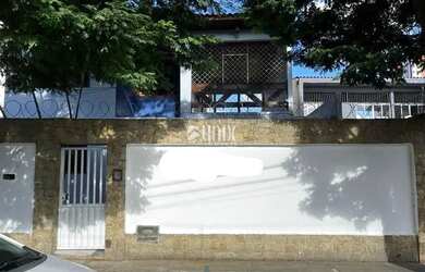 Imagem: A casa possui 5 Dormitórios, 4 Banheiros, 3 Vagas na garagem