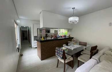 Imagem: A casa em condomínio possui 5 Dormitórios, 3 Banheiros, 2