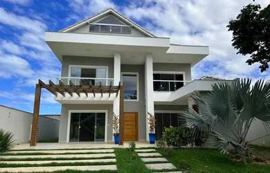 Imagem: A casa possui 5 Dormitórios, 5 Banheiros, 2 Vagas na garagem