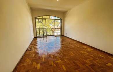 Imagem: O apartamento possui 2 Dormitórios, 1 Banheiro, 2 Vagas na