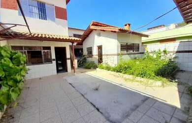 Imagem: A casa possui 5 Dormitórios, 5 Banheiros, 4 Vagas na garagem