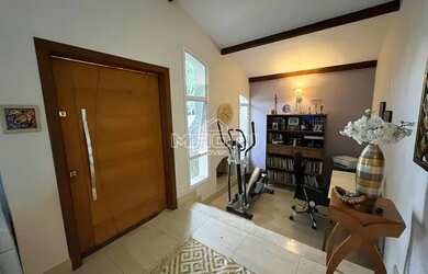 Imagem: A casa possui 3 Dormitórios, 3 Banheiros, 2 Vagas na garagem