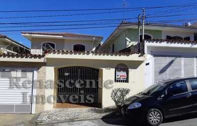 Imagem: A casa possui 3 Dormitórios, 3 Banheiros, 4 Vagas na garagem