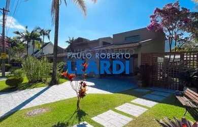 Imagem: A casa em condomínio possui 4 Dormitórios, 4 Banheiros, 4