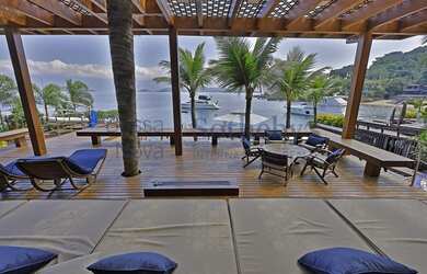 Imagem 9: Casa costeira contemporânea em condomínio exclusivo com heliponto