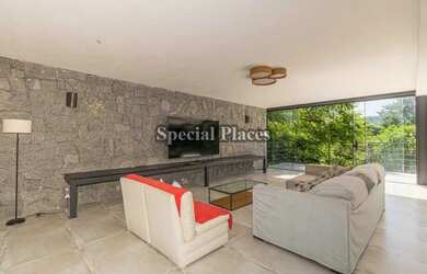 Imagem 11: Belíssima! Projeto contemporâneo em meio a natureza!