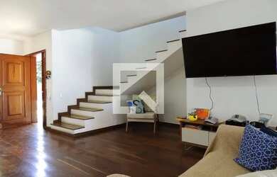 Imagem: A casa em condomínio possui 5 Dormitórios, 3 Banheiros, 2