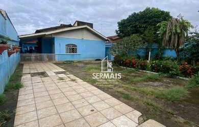 Imagem: A casa possui 3 Dormitórios, 1 Banheiro, 2 Vagas na garagem