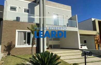 Imagem: A casa em condomínio possui 3 Dormitórios, 3 Banheiros, 4