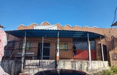 Imagem: A casa possui 2 Dormitórios e 1 Banheiro e está localizado