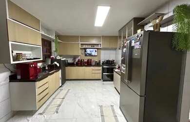 Imagem: A casa possui 2 Dormitórios, 1 Banheiro, 1 Vaga na garagem