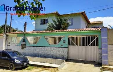 Imagem: A casa possui 4 Dormitórios, 2 Banheiros, 2 Vagas na garagem