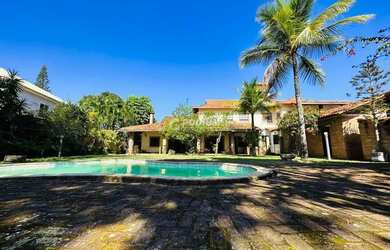 Imagem: A casa em condomínio possui 5 Dormitórios, 5 Banheiros, 3