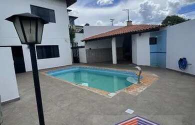 Imagem: A casa possui 5 Dormitórios, 5 Banheiros, 3 Vagas na garagem