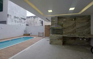 Imagem: A casa possui 4 Dormitórios, 5 Banheiros, 2 Vagas na garagem