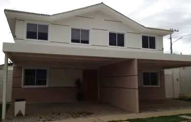 Imagem: A casa em condomínio possui 3 Dormitórios, 3 Banheiros, 2