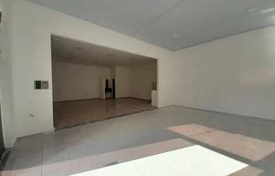 Imagem: O depósito possui 2 Vagas na garagem, 100m² de Área e está