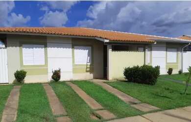 Imagem: A casa em condomínio possui 3 Dormitórios, 2 Banheiros, 2