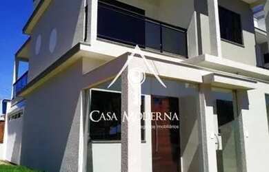 Imagem: A casa possui 2 Dormitórios, 2 Banheiros, 2 Vagas na garagem