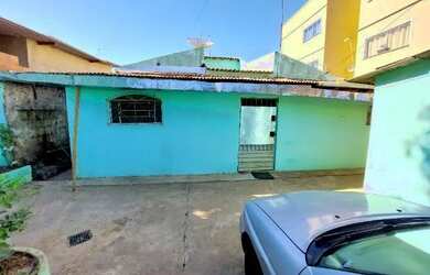 Imagem: A casa possui 2 Dormitórios, 1 Banheiro, 1 Vaga na garagem