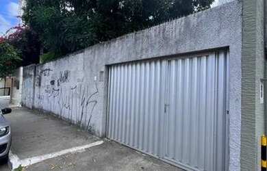 Imagem: A casa possui 5 Dormitórios, 4 Banheiros, 5 Vagas na garagem