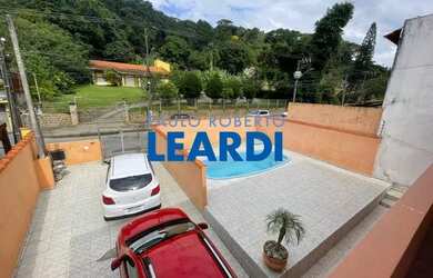 Imagem: A casa possui 4 Dormitórios, 2 Banheiros, 144m² de Área e